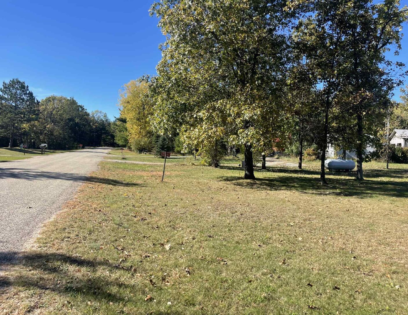 front yard with lp tank
