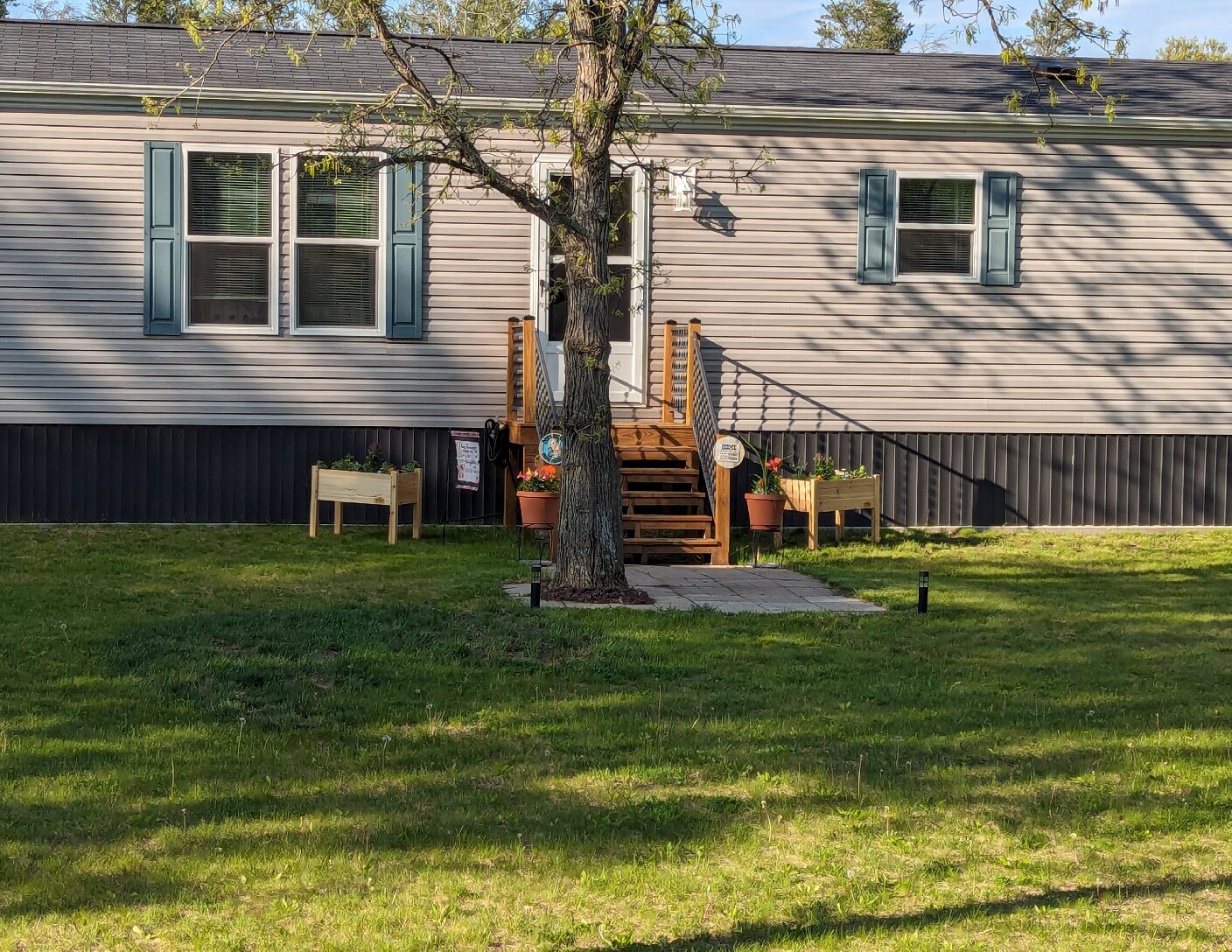 house front door yard