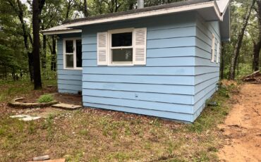R3068 - Cottage on 5 Acres Lake Petenwell