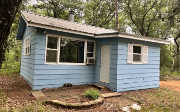 R3068 - Cottage on 5 Acres Lake Petenwell